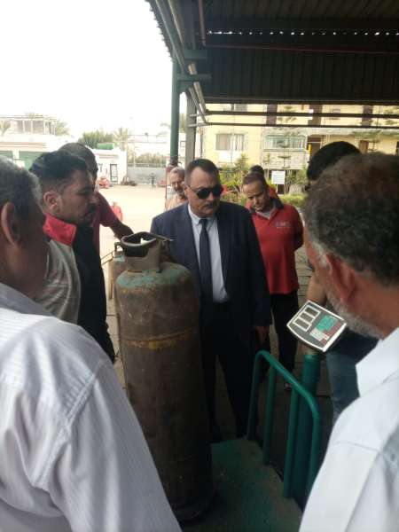 محطة غاز بدمياط تتورط في التلاعب بالأوزان” صور ”
