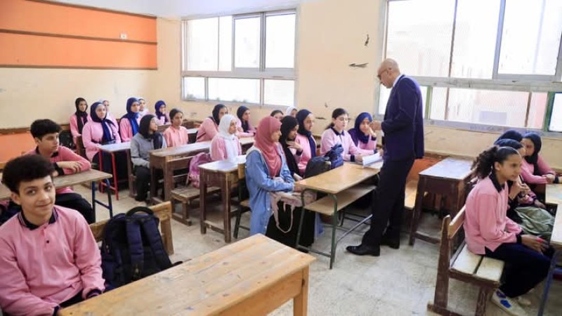 وزير التعليم يواصل متابعة انتظام العملية التعليمية بجولة مفاجئة في عدة مدارس بإدارة الحوامدية التعليمية بالجيزة