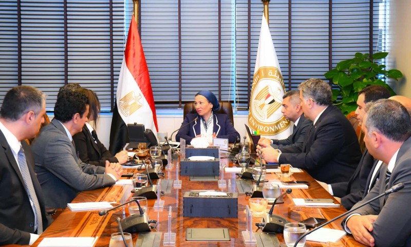 تعزيز التعاون بين وزارة البيئة والقطاع الخاص في مجال البيئة