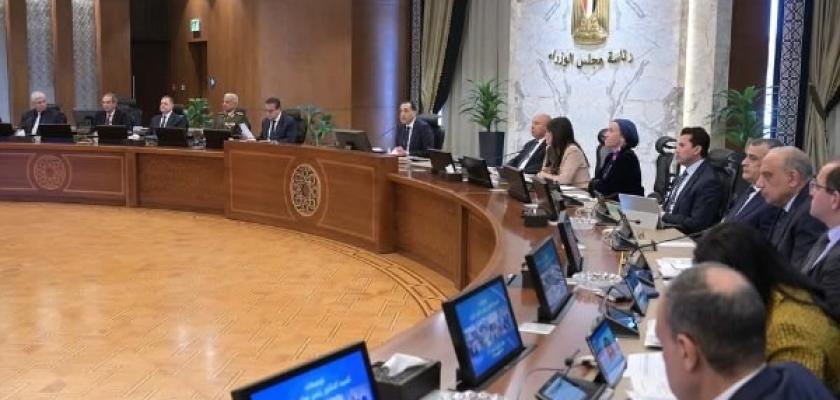 الحكومة تناقش تسريع المشروعات وتوفير حياة كريمة للمواطنين