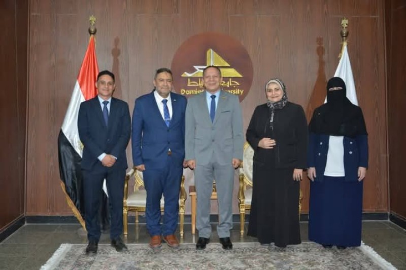 تكليف الدكتور باسم الديك بتسيير أعمال عميد كلية الطب البشري بدمياط