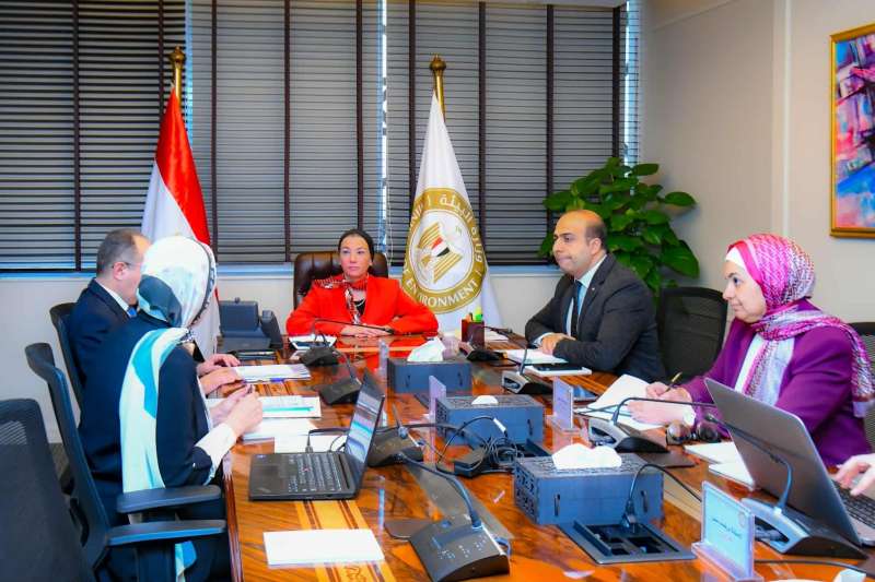 البيئة تبحث مع المقاولون العرب التعاون في إعادة تدوير مخلفات الهدم والبناء