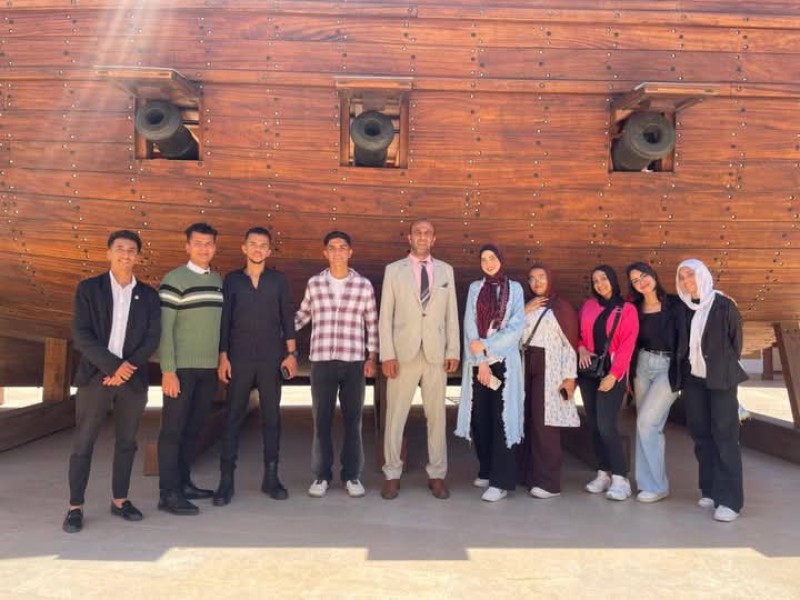 طلاب جامعة الإسماعيلية الجديدة الأهلية يتعرفون على متحف قناة السويس العريق