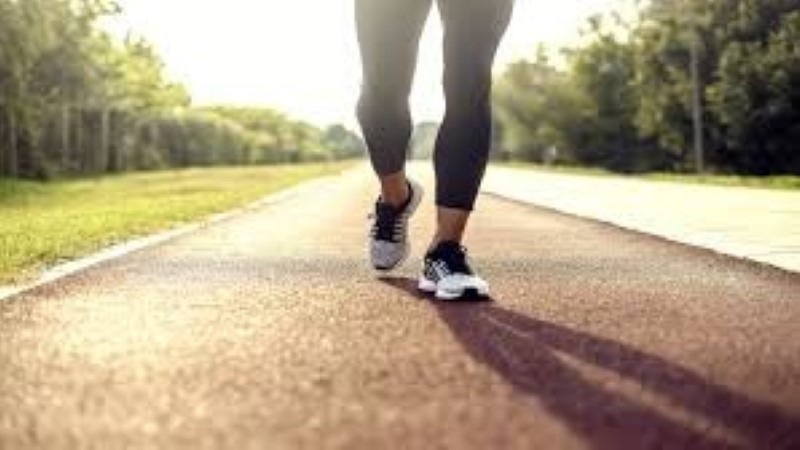 احذر أثناء المشي.. 4 علامات قد تنذرك بالإصابة بالسكري