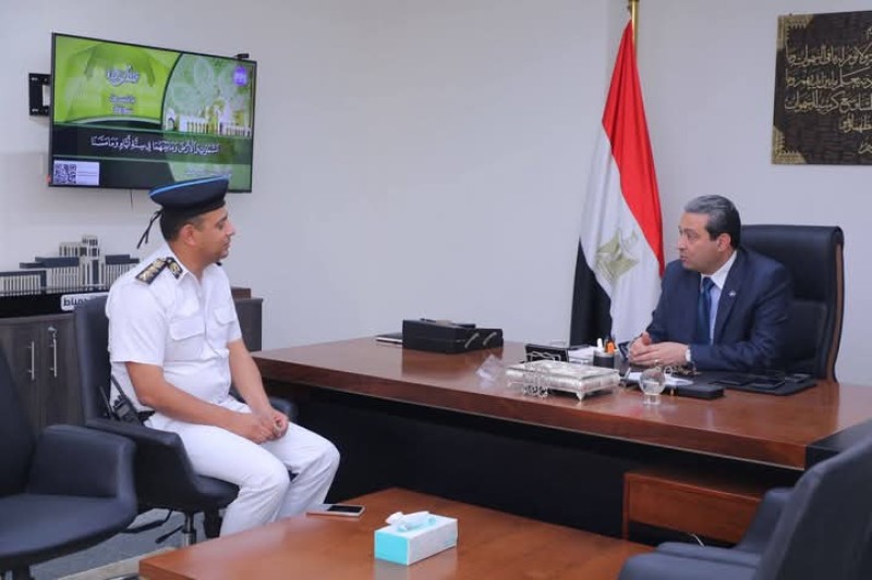 محافظ دمياط يلتقى مع مدير إدارة المرور لبحث عدد من الموضوعات