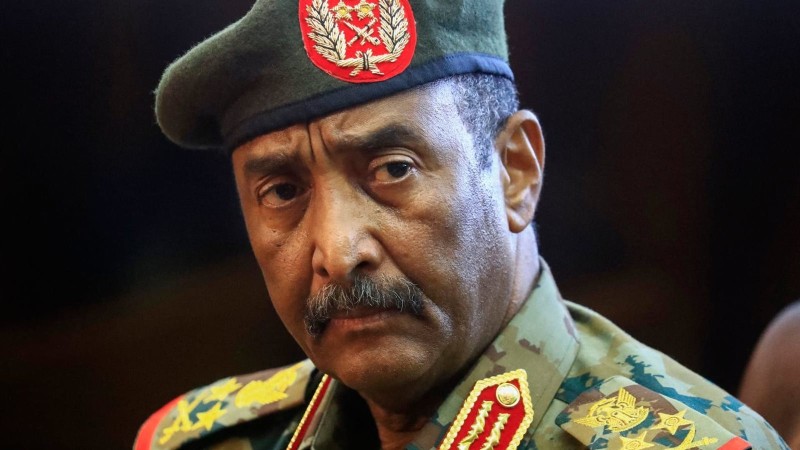 البرهان يصدر قرارا بتعيين كامل إدريس رئيسا للوزراء في السودان