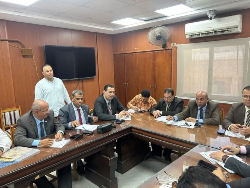 ”الرشيدي” يجتمع بمديري الإدارات التعليمية بالدقهلية استعداداً لامتحانات الفصل الدراسي الثاني