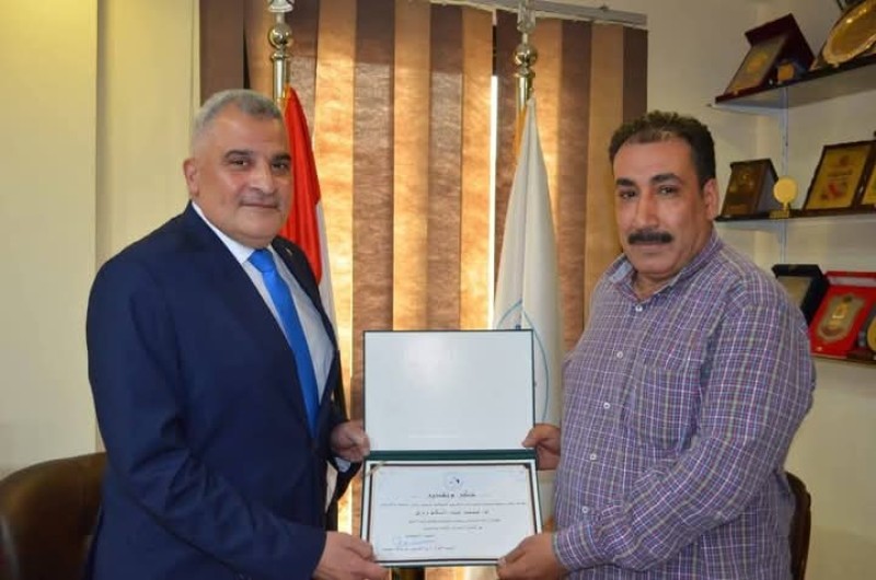 ”المدير التنفيذي لجهاز حماية وتنمية البحيرات والثروة السمكية” يكرم مدير منطقة الحسينية بالشرقية لتميز الأداء للعام الثالث على التوالي