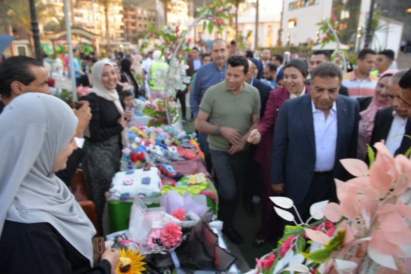 محافظ الدقهلية ووزير الشباب والرياضة يفتتحان الممشي الجديد والتراس الاجتماعي علي النيل بنادي الحوار