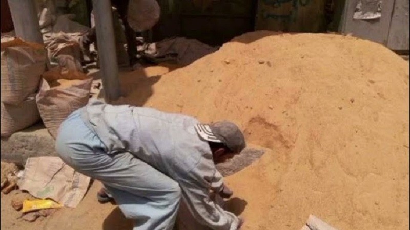مصرع عامل سقطت عليه حمولة رمل بالشيخ زايد
