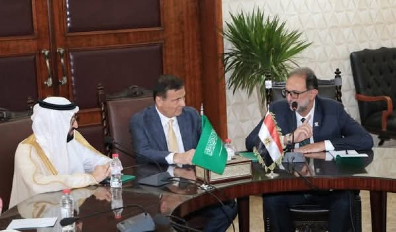 وزير الزراعة يعقد اجتماعًا موسعًا مع الرئيس التنفيذي لهيئة الغذاء والدواء السعودية بحضور رئيس الهيئة القومية لسلامة الغذاء