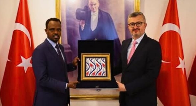 تعزيز التعاون الإعلامي بين الصومال وتركيا خلال زيارة رسمية برئاسة نائب وزير الإعلام