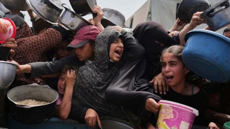 30 شهيدًا منذ الفجر .. شهادات تفضح الاحتلال باستخدامه الفلسطينيين دروعًا بشرية