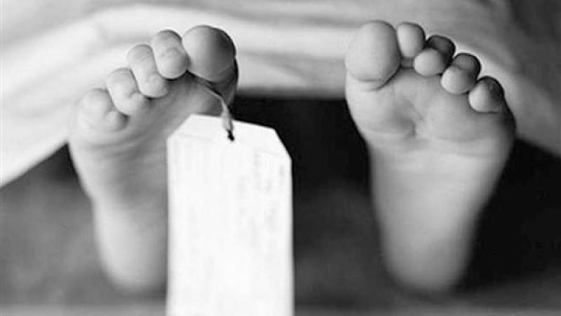 أب يتعاطى المخدرات يقتل طفلته بعد تعذيبها بشكل وحشي