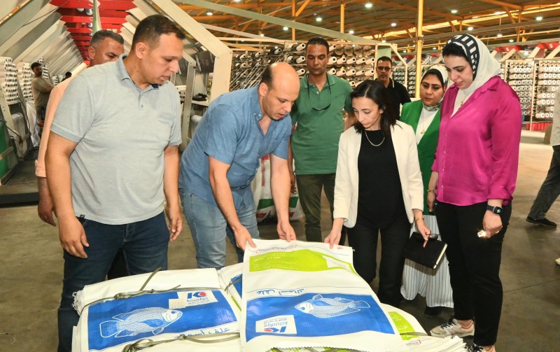 محافظ البحيرة تتفقد 5 مصانع كبرى بالمنطقة الصناعية باجمالى استثمارات تقدر بمليار و685 مليون جنيه