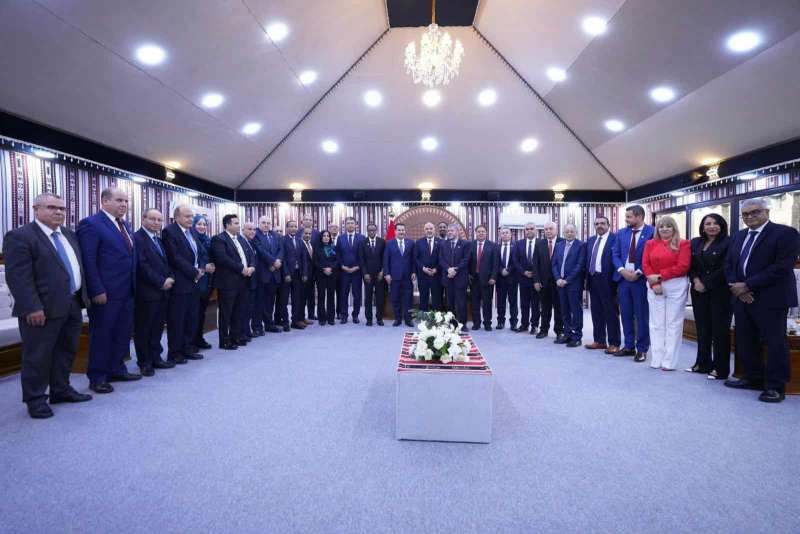 العربي للتنمية الاجتماعية في مؤتمر الإعلام العربي ببغداد و يلتقي رئيس الوزراء العراقي.