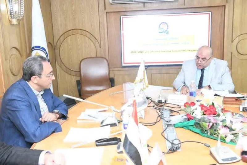 محافظ قنا يتابع الموقف التنفيذي لمشروعات الخطة الاستثمارية قبيل انتهاء العام المالي