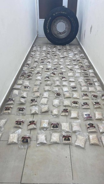 قوات  الأمن السعودية احبطت تهريب 200 ألف حبة مخدرة عبر معبر جابر