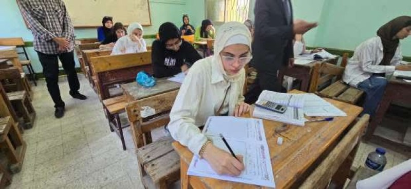 أنباء عن حدوث تسريب وغش الكتروني في اول ايام امتحان شهادة الإعدادية بالعديد من المحافظات