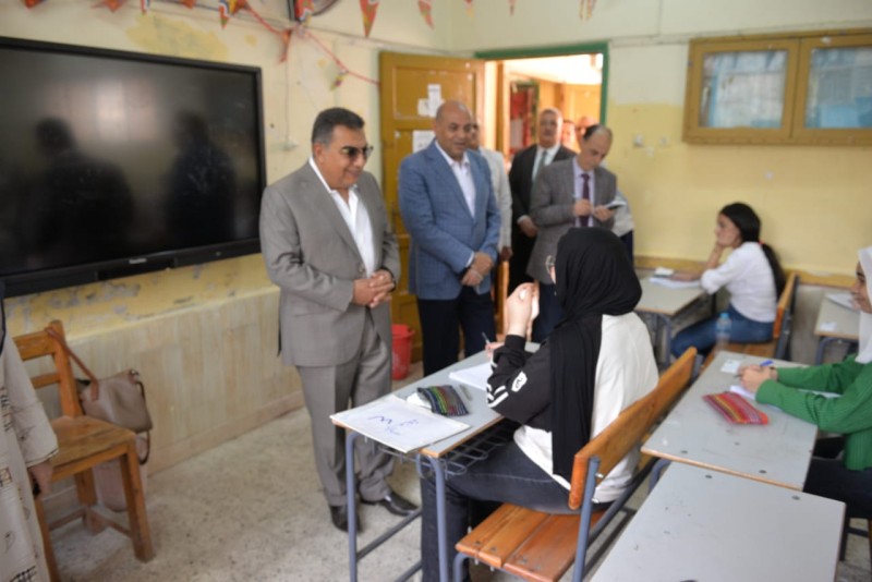 محافظ الدقهلية يتفقد لجان امتحانات الفصل الدراسي الثاني للشهادة الإعدادية