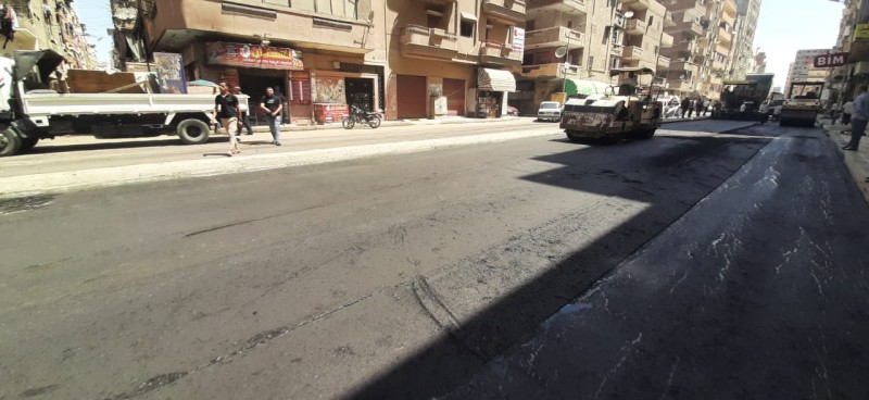 الانتهاء من أعمال رصف شارع الروضة بدمنهور لتحقيق السيولة المرورية