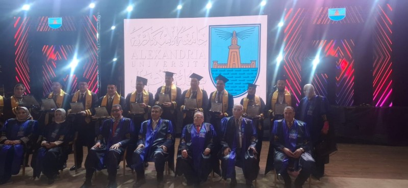 كلية الأعمال بالإسكندرية تحتفل بتخريج دفعة جديدة