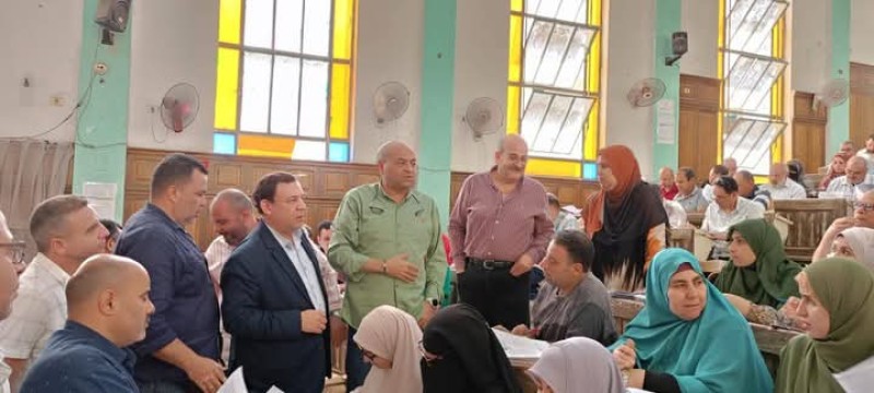 ”الرشيدي” يتفقد أعمال التصحيح وتقدير الدرجات والكنترول للشهادة الإعدادية