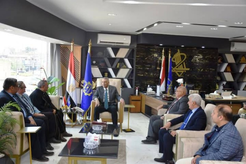 وفد الأقباط الإنجيلين يقدم التهنئة لمحافظ أسوان بمناسبة عيد الأضحى المبارك