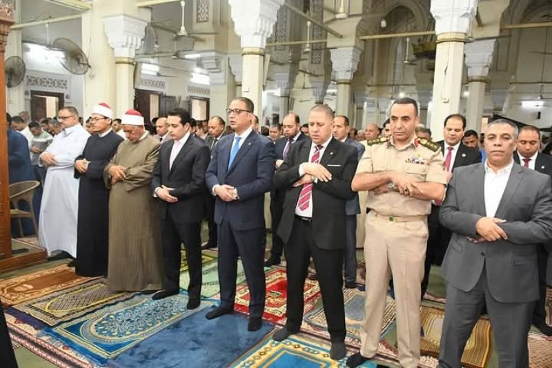 محافظ الفيوم يؤدي صلاة عيد الأضحى المبارك بمسجد ناصر الكبير