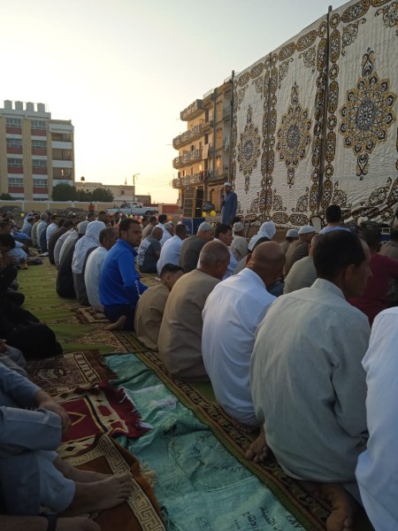 المئات يؤدون صلاة عيد الأضحى في قرية المحامدة بالبحيرة