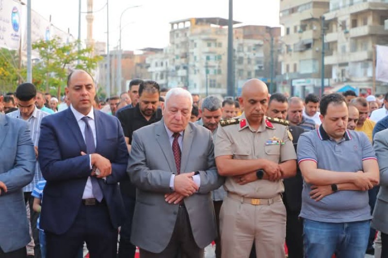 محافظ دمياط يُؤدى صلاة عيد الأضحى المبارك بساحة ميدان الساعة بمدينة دمياط