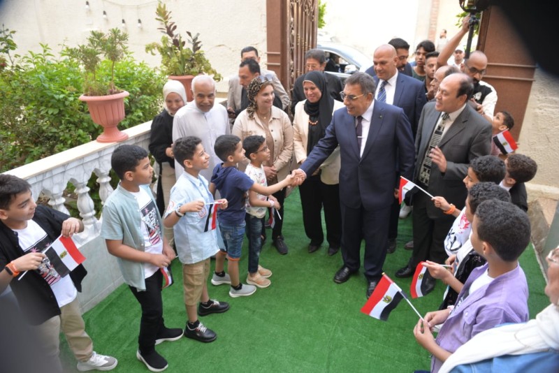 محافظ الدقهلية يزور دار المساعي للأيتام بالمنصورة .. جئنا نشارككم فرحة عيد الأضحى
