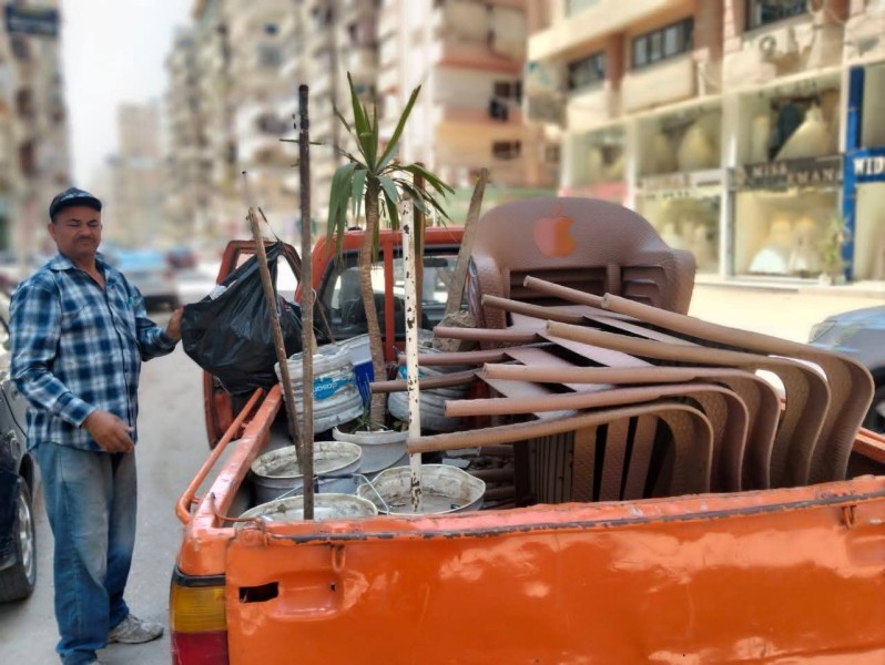 المحافظ يتابع حملة لرفع الإشغالات والتعديات على حرم الشارع بحي غرب المنصورة