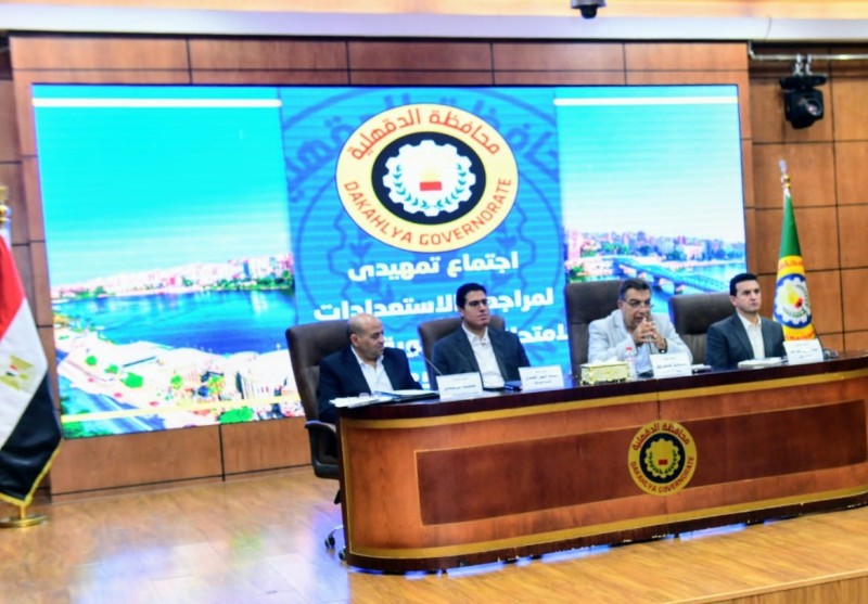 محافظ الدقهلية يعقد اجتماعًا موسعًا لمتابعة الاستعدادات النهائية لامتحانات الثانوية العامة