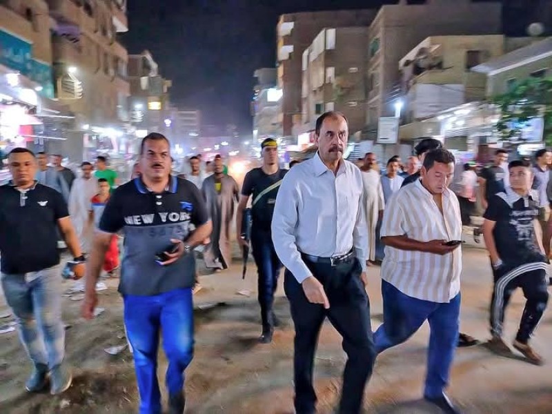 محافظ سوهاج يتفقد مستوى الخدمات المقدمة للمواطنين والوضع العام بالشارع