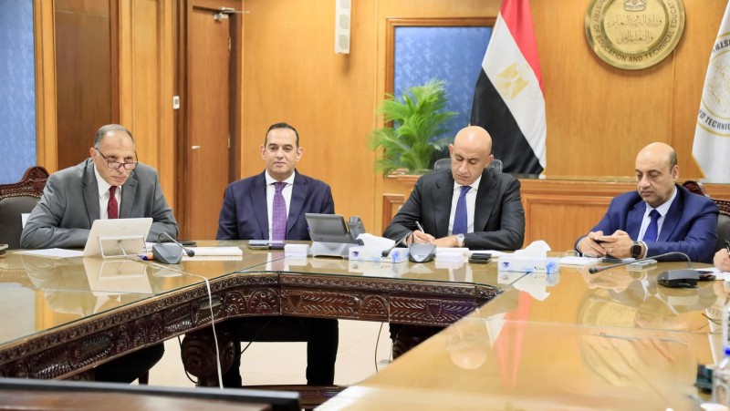 وزير التربية والتعليم يتابع امتحانات الثانوية العامة من خلال غرفة العمليات المركزية بالوزارة