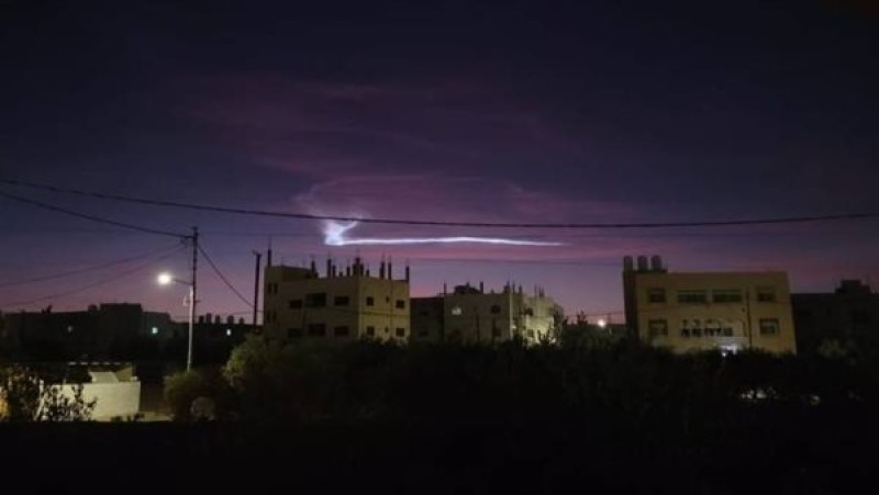 الأردن: إطلاق صافرات الإنذار بسبب الأجسام الطائرة