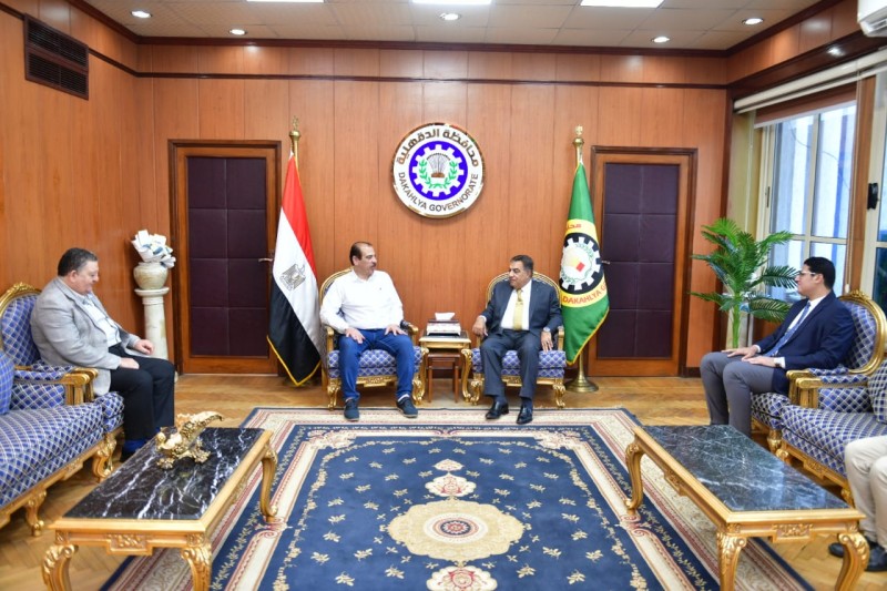 محافظ الدقهلية يستقبل نائب وزير الصحة للطب الوقائي لمتابعة سير العمل في المنشآت الصحية