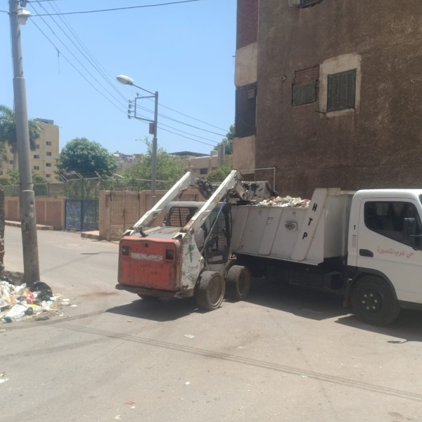 المحافظ يتابع أعمال منظومة النظافة ورفع كافة المخلفات بالمنصورة وطلخا والمراكز