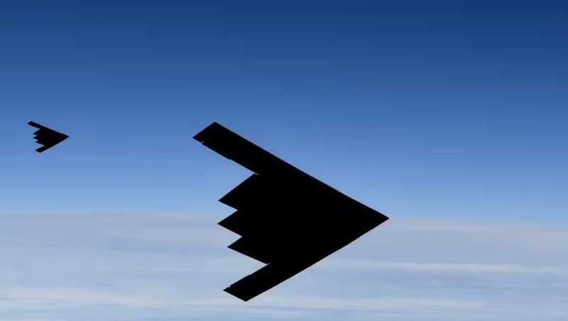 وسط توقعات بضرب إيران.. قاذفات الشبح الأمريكية ”بي-2” تتحرك من قواعدها