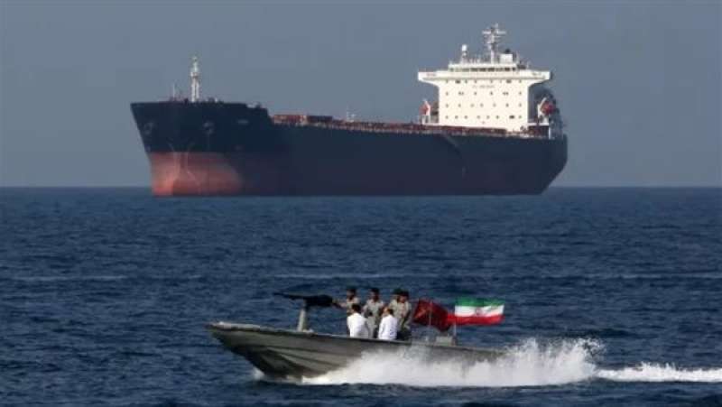 البرلمان الإيراني يوافق على إغلاق مضيق هرمز: ماذا يعني ذلك؟