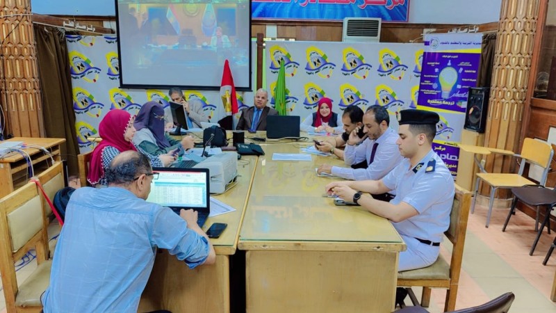 وكيل الوزارة يتابع غرفة عمليات امتحانات الثانوية العامة بالفيوم في مادة اللغة الأجنبية الثانية ”نظام قديم”