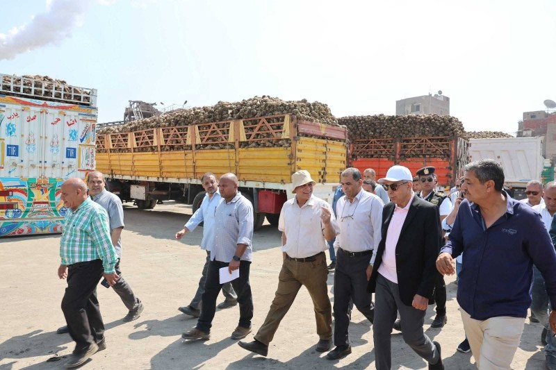 محافظ المنيا: رفع القدرة الاستيعابية للمصنع إلى 7 آلاف طن بنجر يوميًا واستقبال منتظم لكافة الكميات دعماً للطاقة الإنتاجية