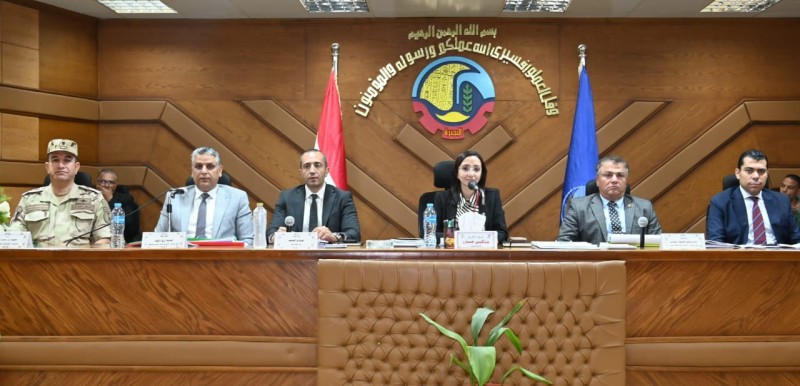 محافظ البحيرة تستعرض موقف الخطة الاستثمارية وتقرير منظومة الشكاوى الحكومية خلال رئاستها لاجتماع المجلس التنفيذي