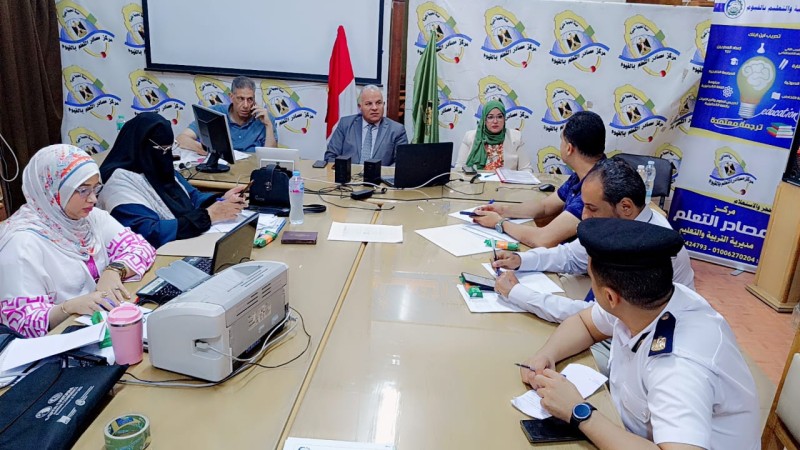 وكيل وزارة تعليم الفيوم يتابع امتحانات الثانوية العامة من غرفة العمليات الرئيسية بالمديرية