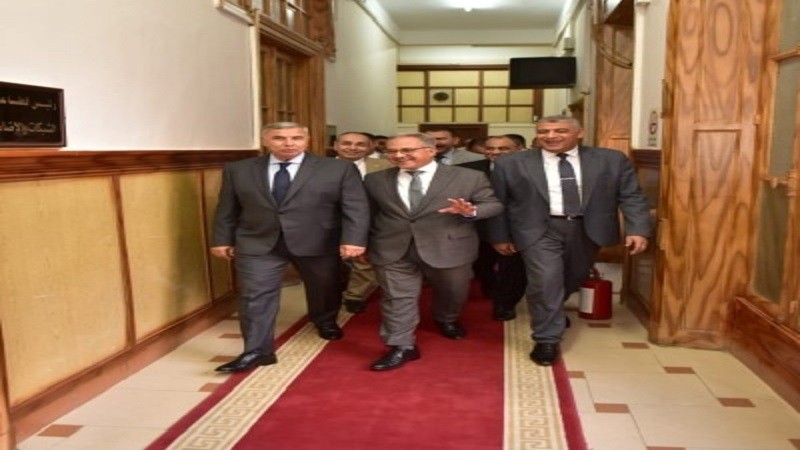 محافظ الإسكندرية يزور شركة كهرباء المحافظة