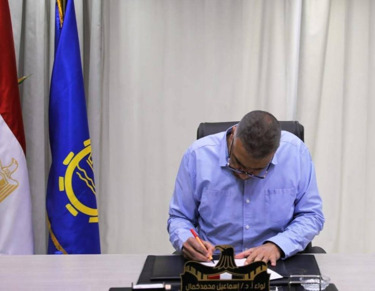 محافظ أسوان إعتمد قواعد تنسيق قبول الطلاب بمدارس المرحلة الثانوية العامة والخدمات والفنى
