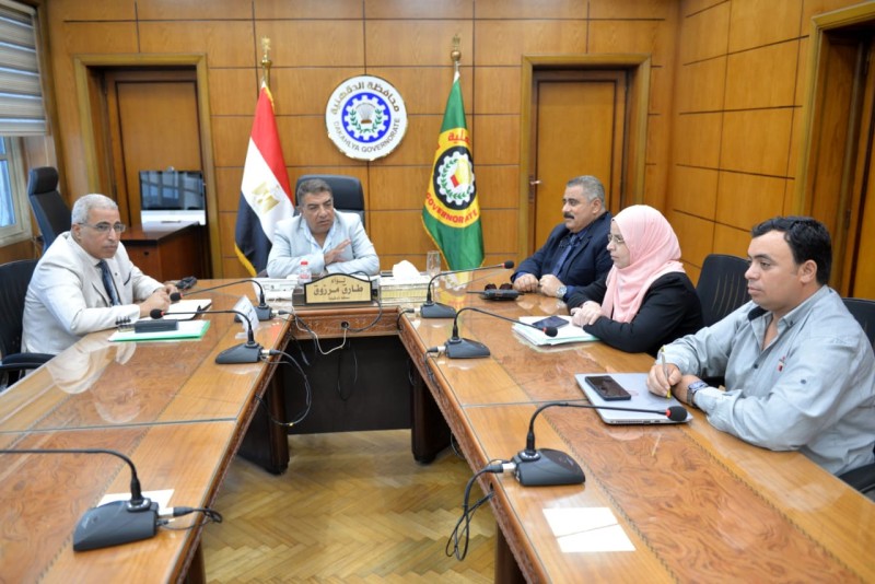 محافظ الدقهلية يعقد اجتماعا لبحث مشكلات المزارعين وتوفير الأسمدة