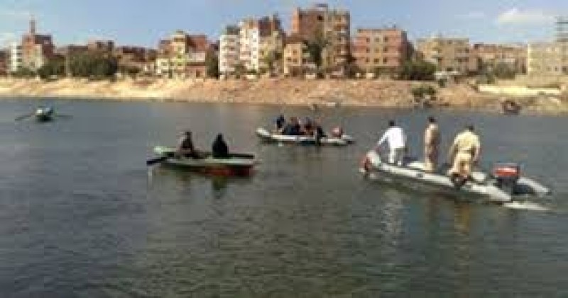 البحث عن جثة طفل غريق في نهر النيل