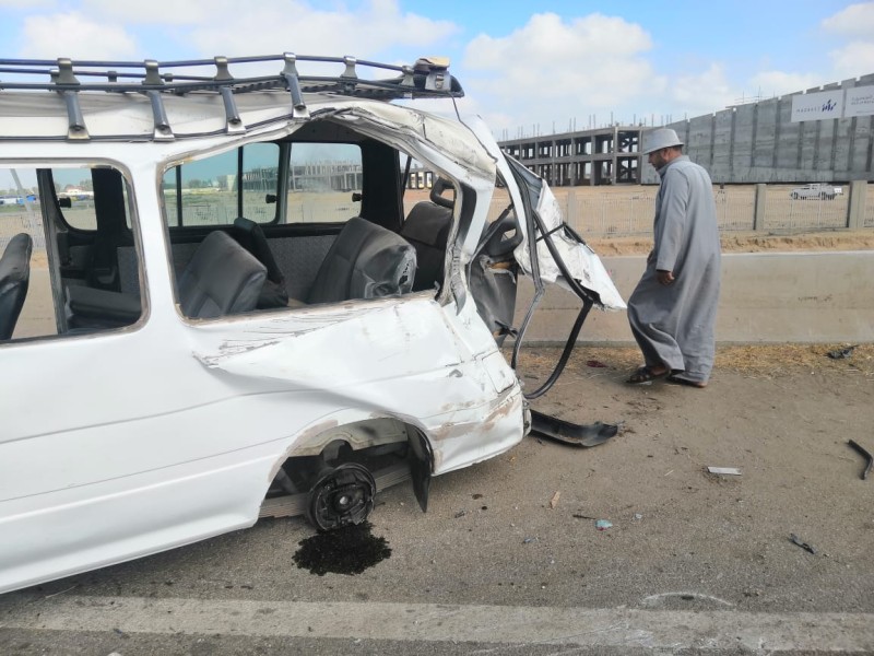 الدقهلية: انقلاب سيارة ميكروباص علي طريق جمصه المنصوره أمام المنطقه اللوجستية بطلخا